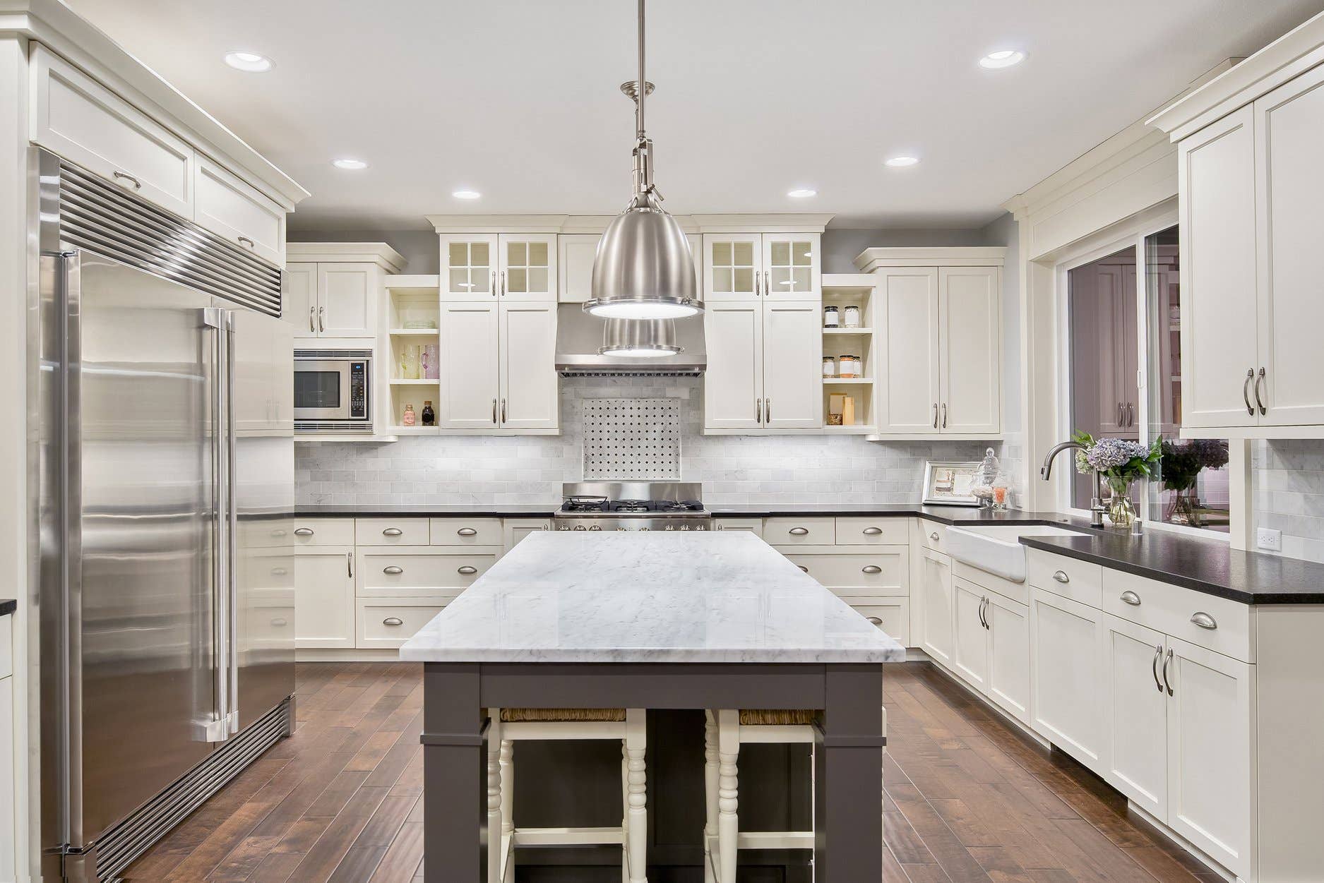 Kitchen color schemes discount with white cabinets