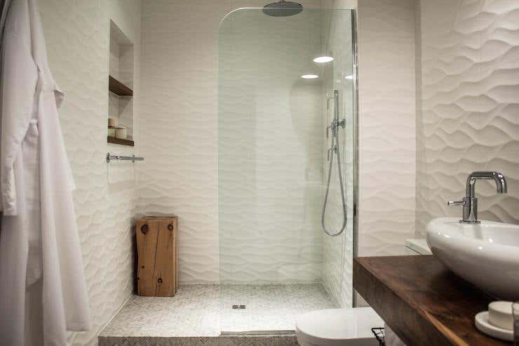 add different textures to your bathroom for variety