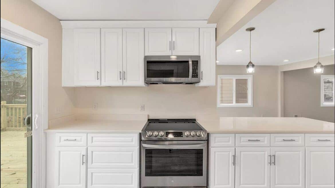 Key Largo White Kitchen Cabinets