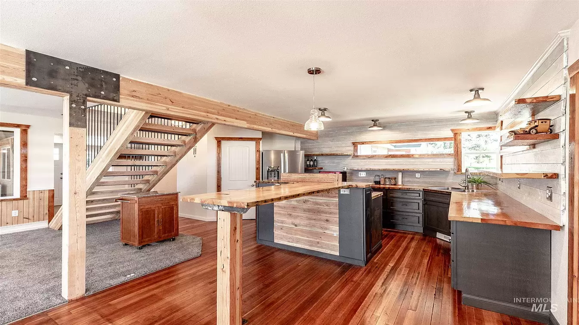 Pantry and Oven Cabinets 