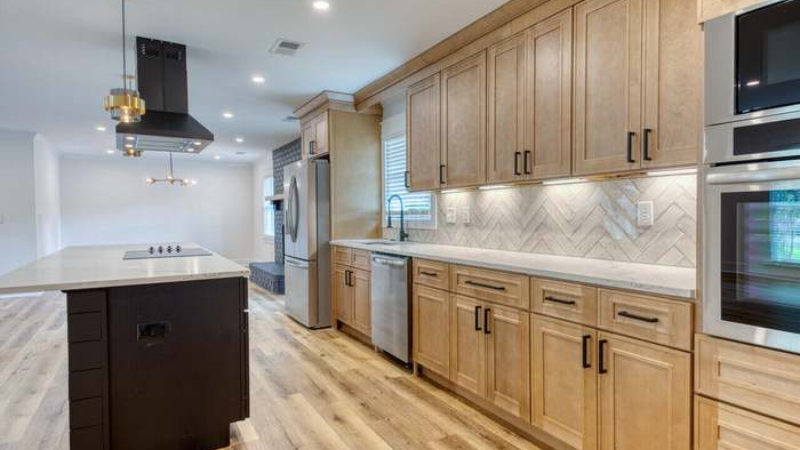 Craftsman Natural Shaker Kitchen Cabinets