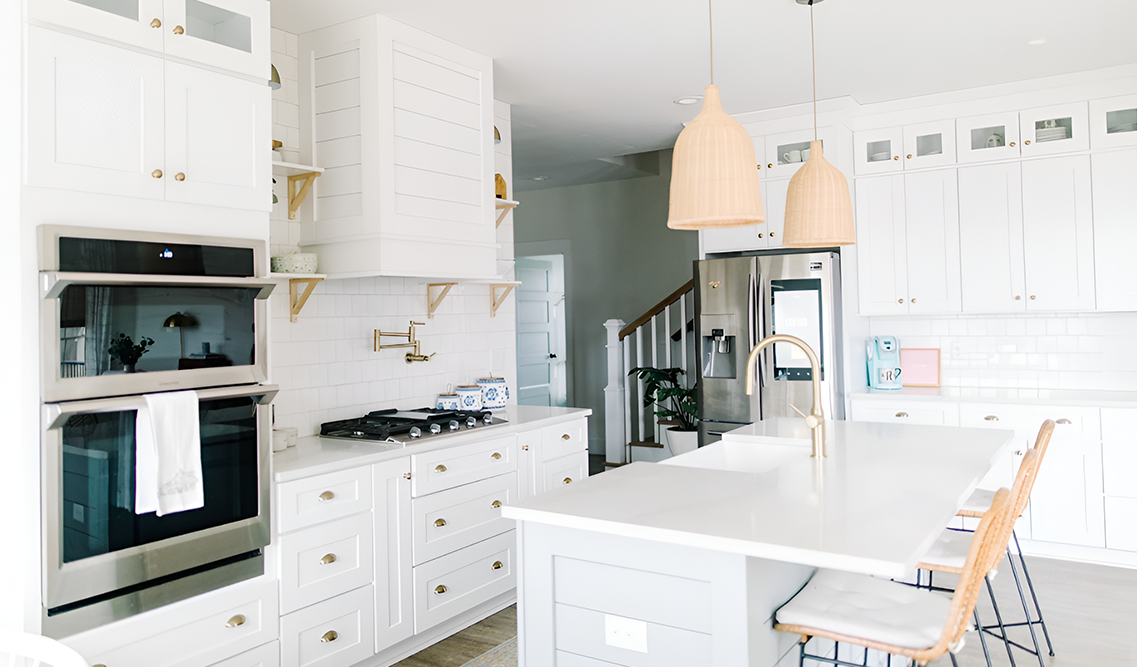 Modern vs. Traditional Cabinets: Which Style is Right for You? Modern vs. Traditional Cabinets: Which Style is Right for You?