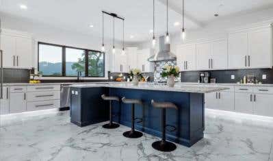 8 Striking Navy Blue Kitchen Ideas for a Bold Design