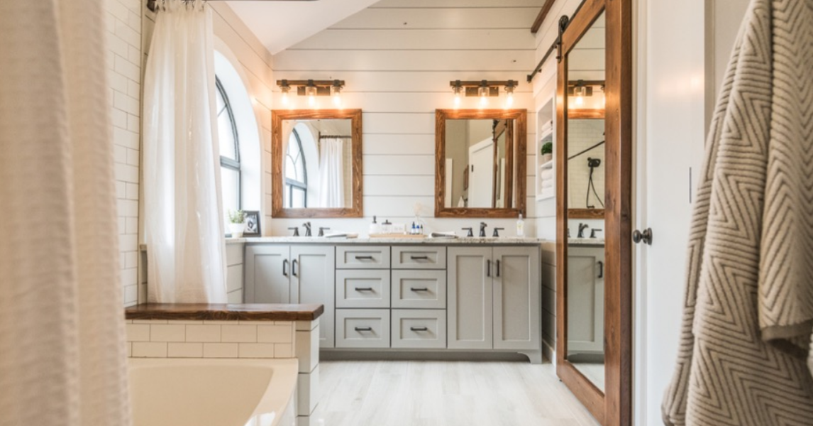 How to Organize & Update a Small Farmhouse Bathroom for Summer