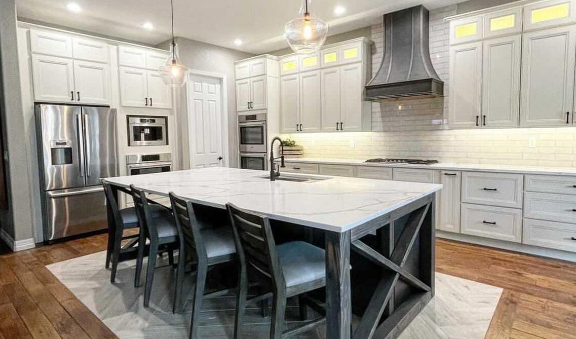 Farmhouse Two Tone Kitchen Cabinets: 10 Ideas That Will Inspire You Farmhouse Two Tone Kitchen Cabinets: 10 Ideas That Will Inspire You