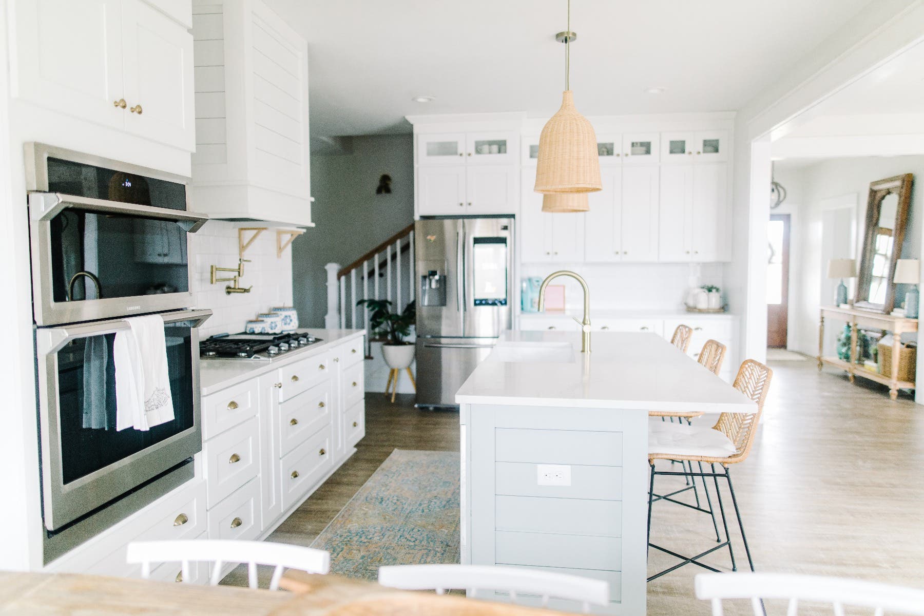 white painted shaker kitchen cabinets