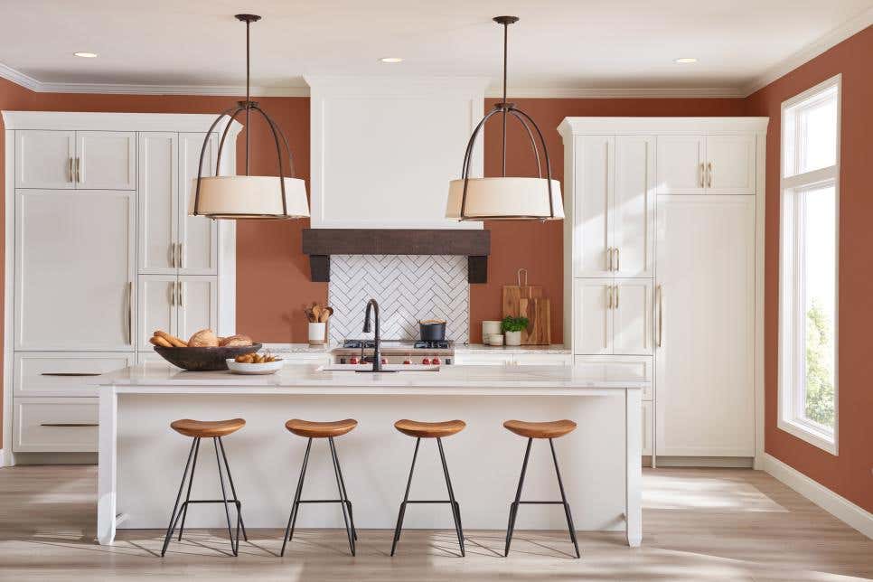 Mixed tones of orange, red, and brown paired with white cabinets