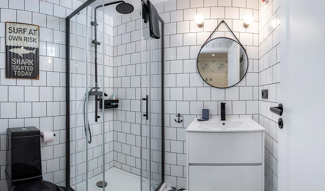 Bathroom subway tile with with Dark Grout and mat black fitting and fixture