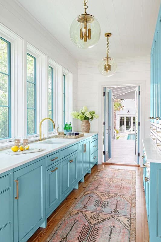 White and blue bold kitchen design 