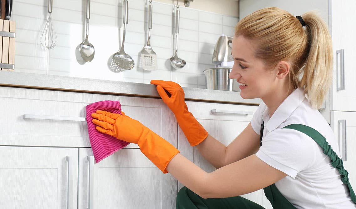 Kitchen Cabinet Cleaning 