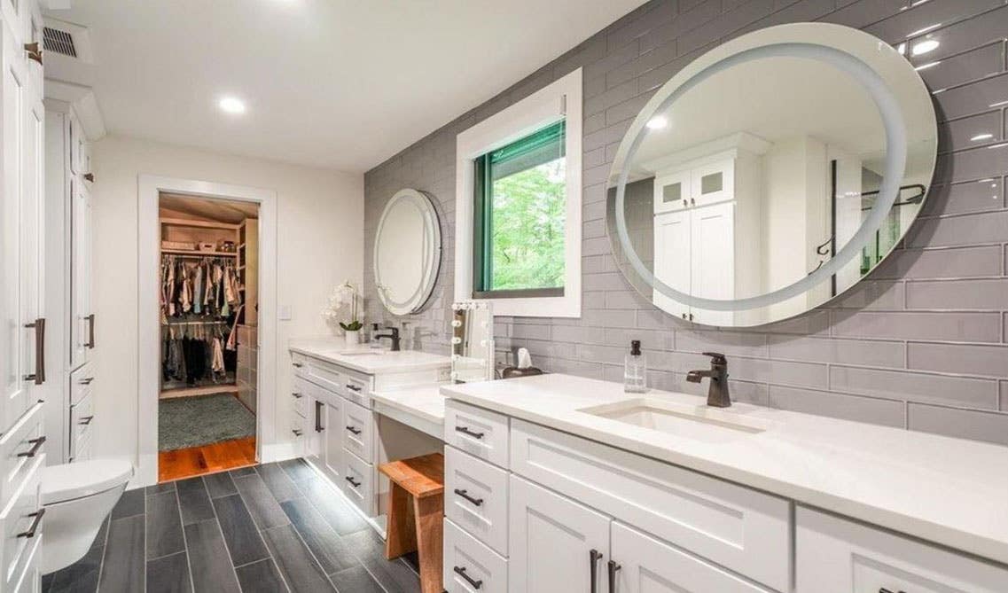 White bathroom with customizable ambient lighting