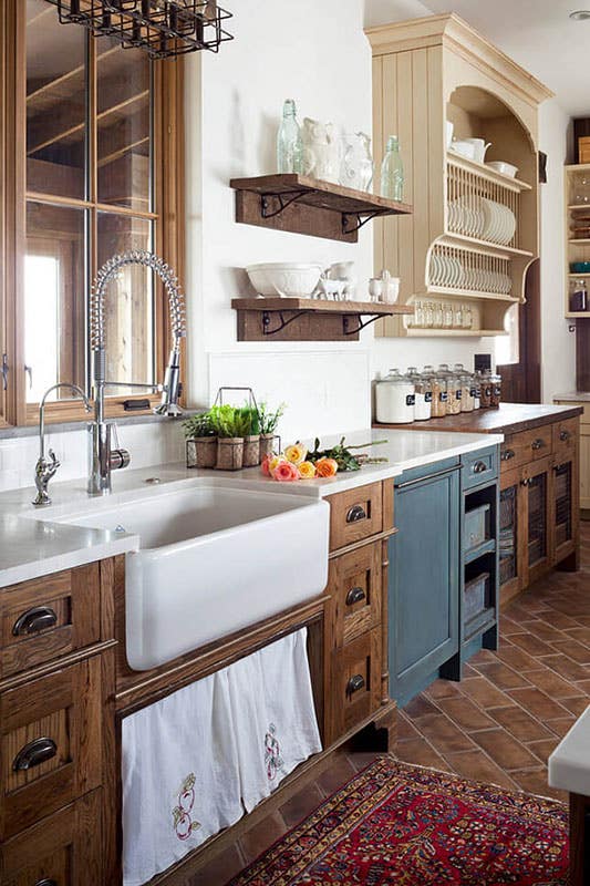 Shelf Under Top Kitchen Cabinets - Cottage - Kitchen