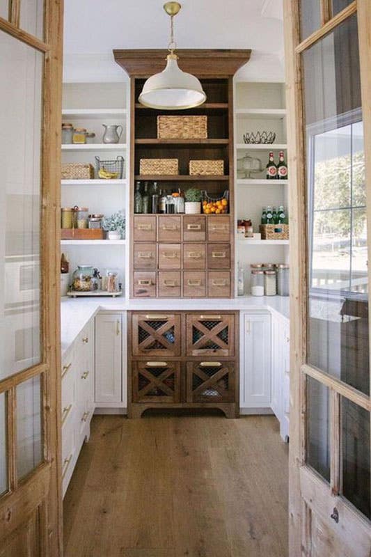 U shape Farmhouse Walk In Pantry