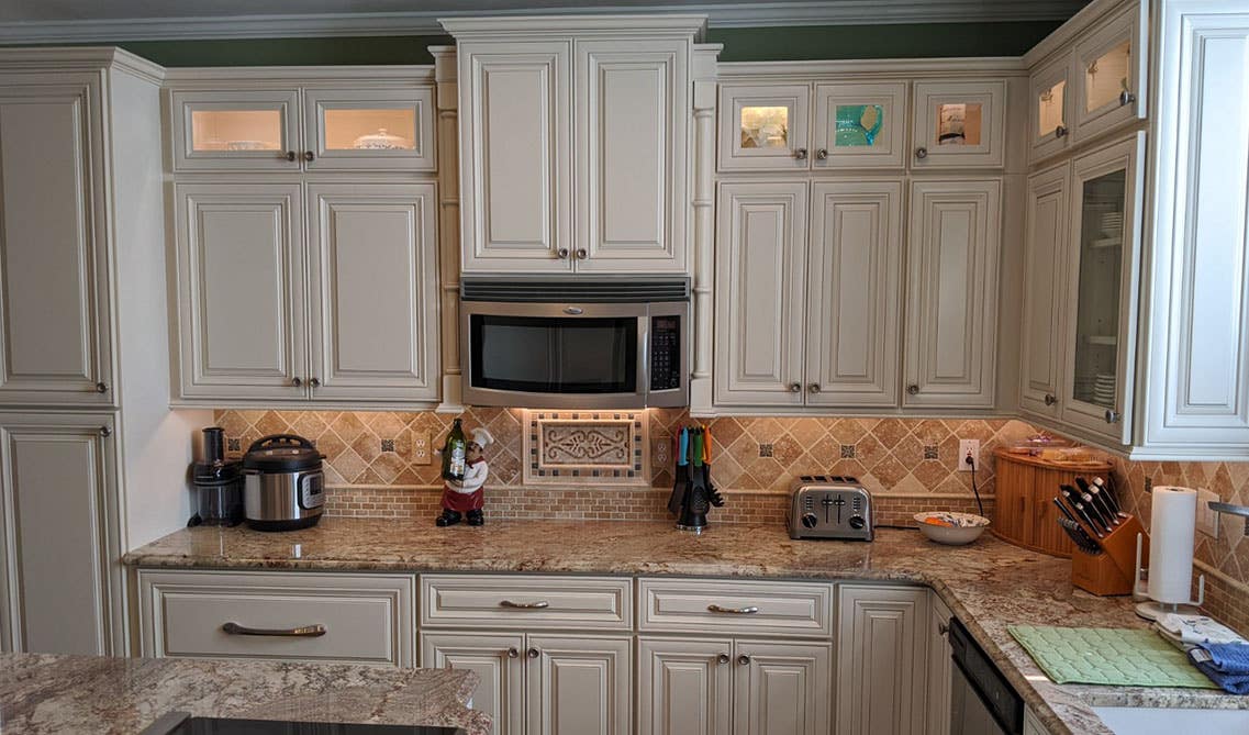 Geometric pattern backsplash with white cabinets