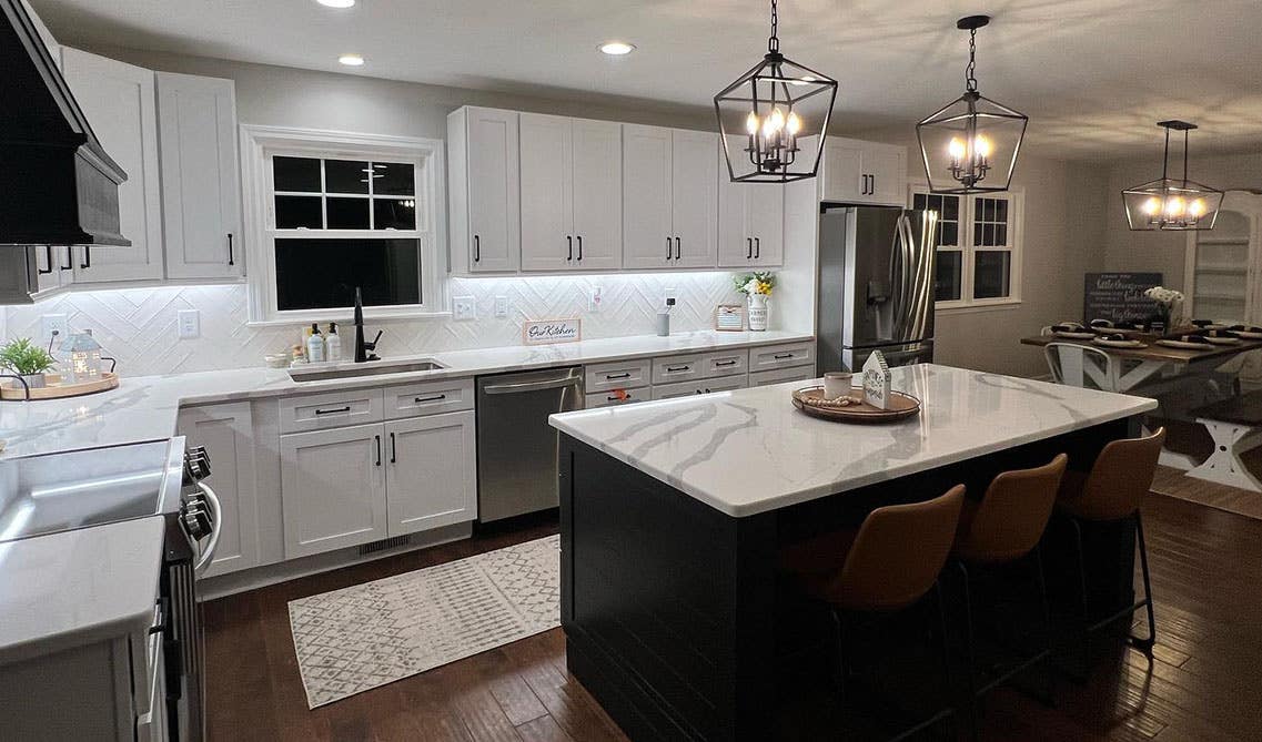 Modern Farmhouse white and black kitchen design