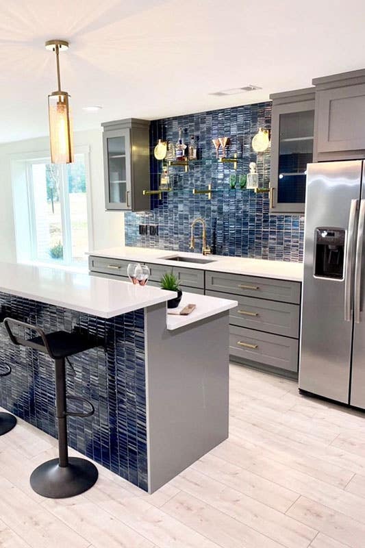 White walls with gray cabinets and sparkle blue backsplash 