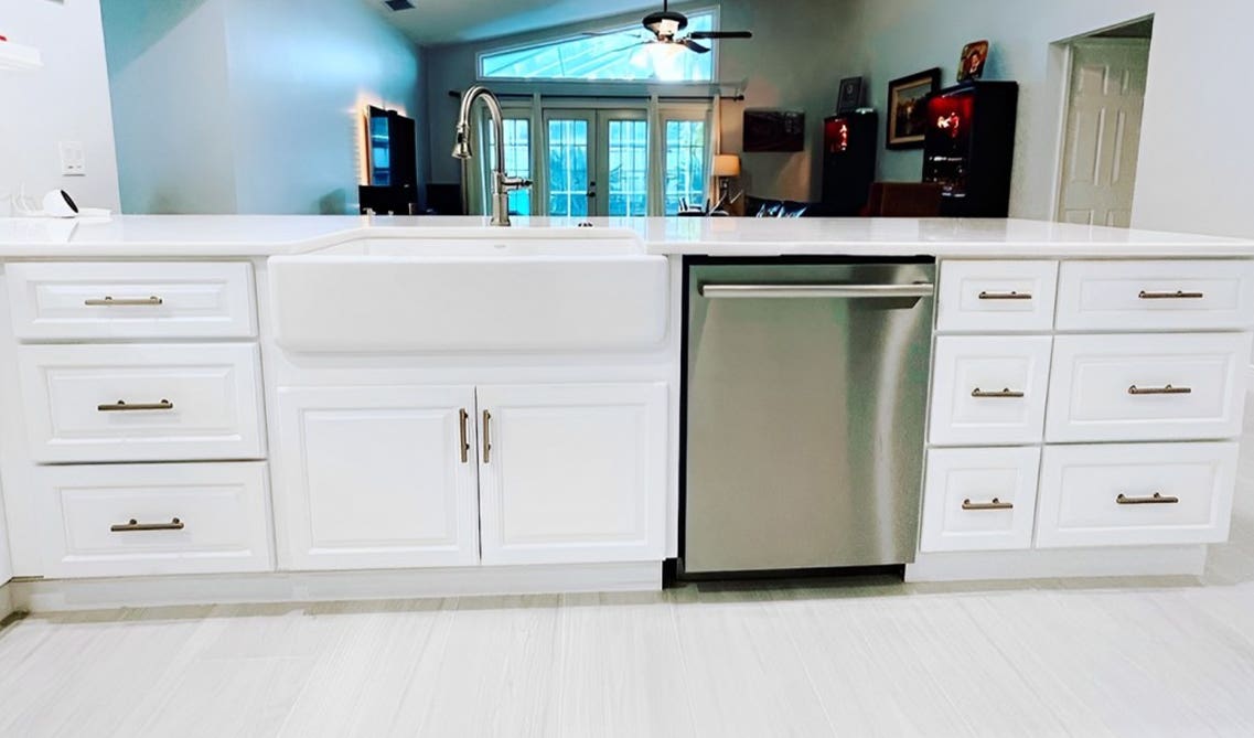 Minimalist white cabinets island with farmhouse sink