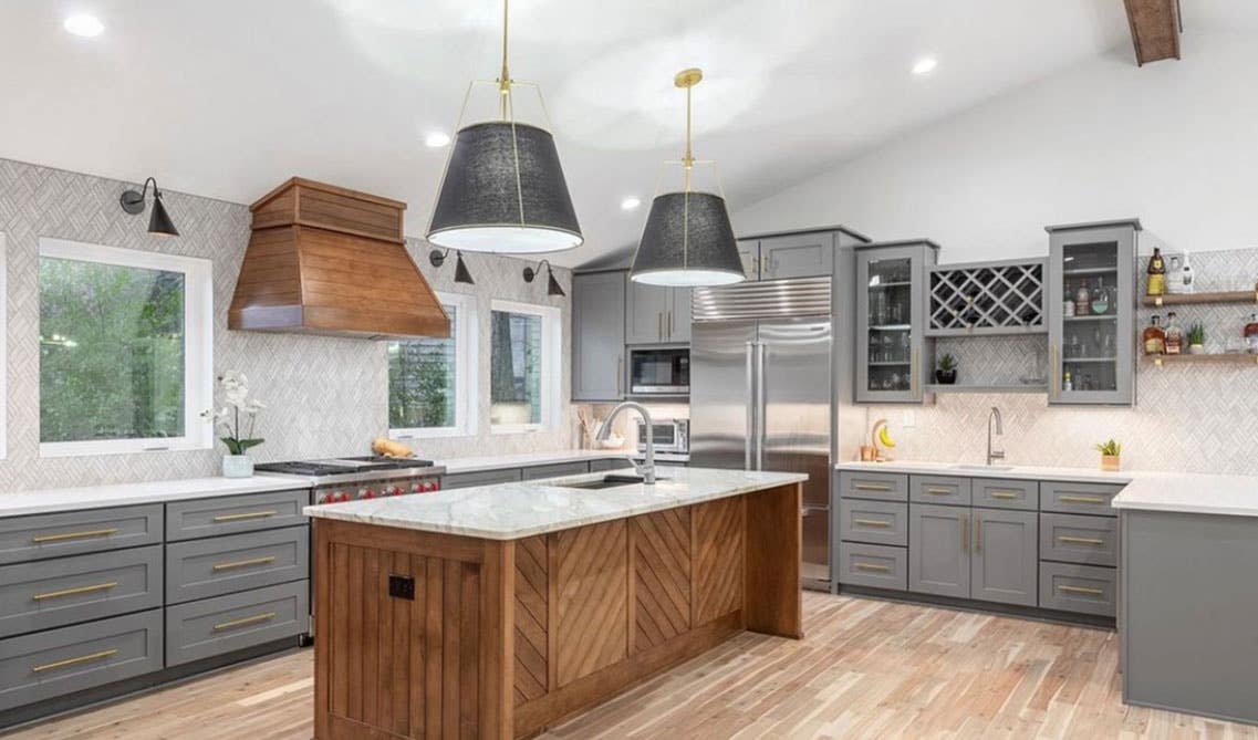 Modern Kitchen with gray kitchen cabinet with gold accent 