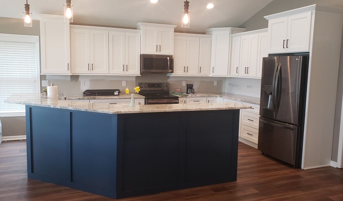 https://www.lilyanncabinets.com/media/wysiwyg/wp_content/Navi_blue_kitchen_design.jpg