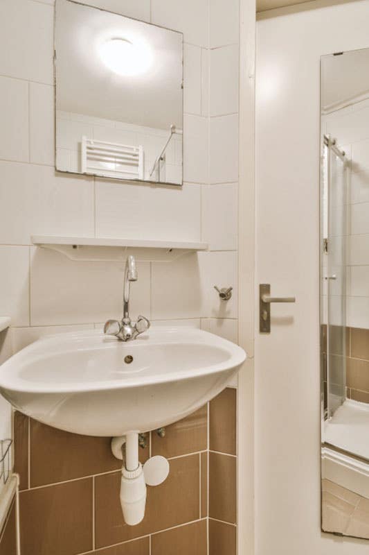 Ceramic sink with small floating shelves and square mirror