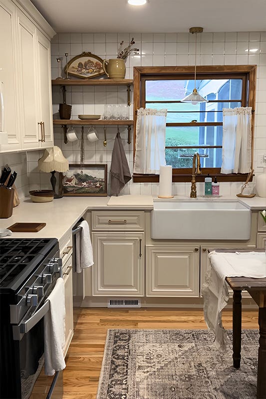 Small kitchen with open shelves storage