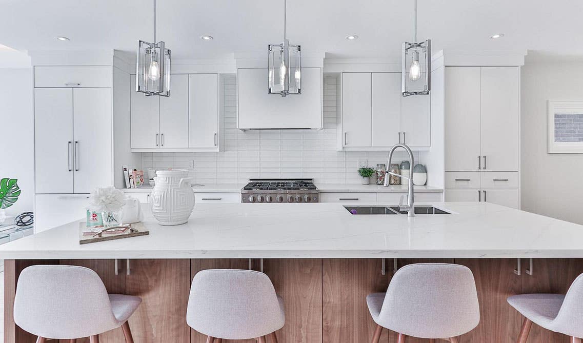 Kitchen pendant lights above Island 