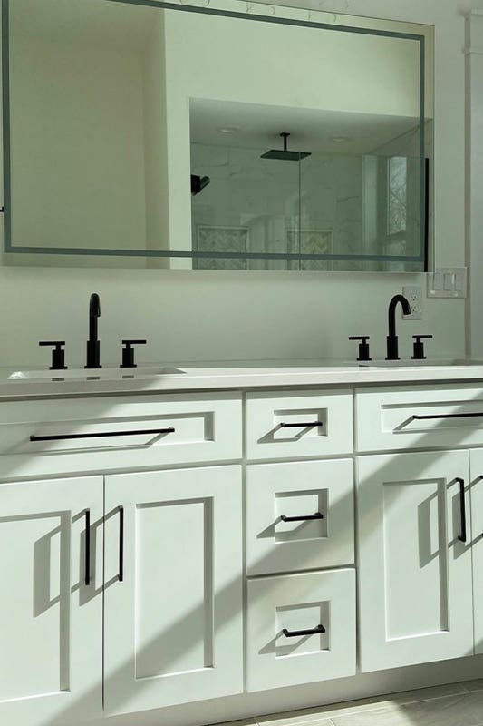 White shaker vanity with black matt hardware