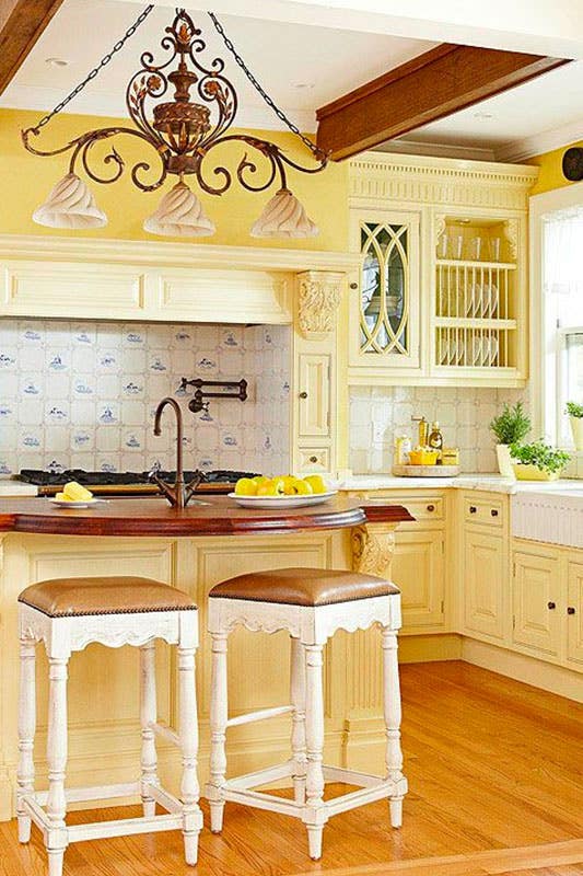 Sunny Yellow kitchen color idea