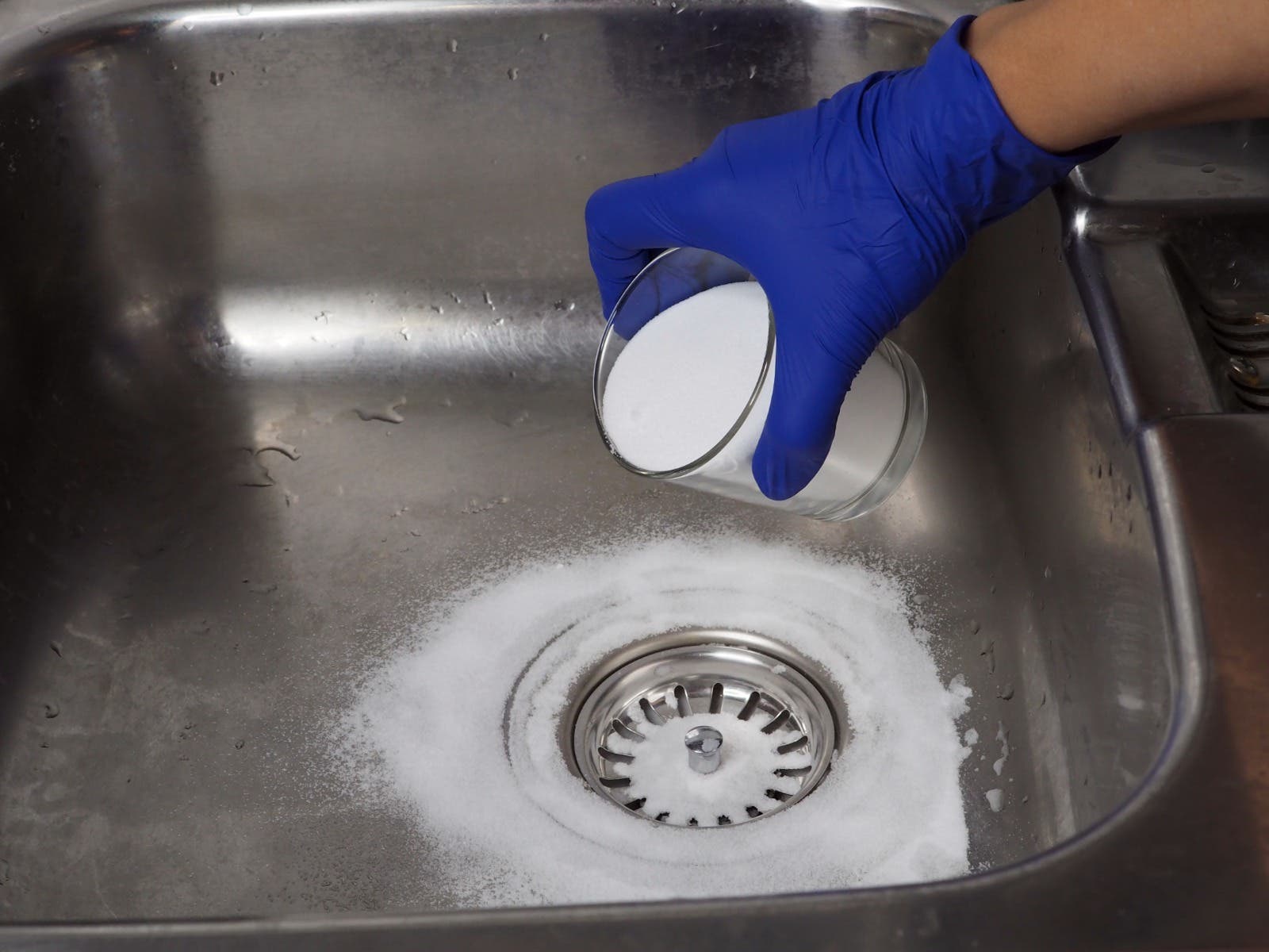 How to Unclog a Drain With Salt - 4 Easy Methods in 2023  Unclog drain,  Kitchen sink clogged, Cleaning kitchen sink drain