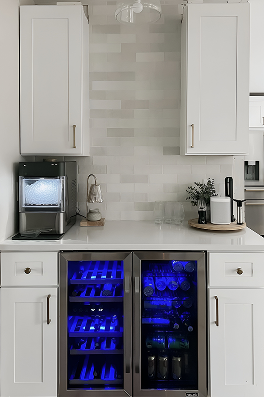 Wine cabinet corner paired with quartz countertop and appliances 