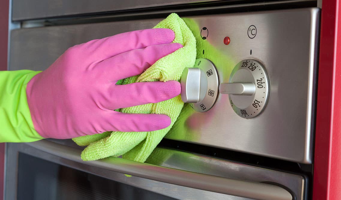 Clean Stainless steel oven with Microfiber Cloth