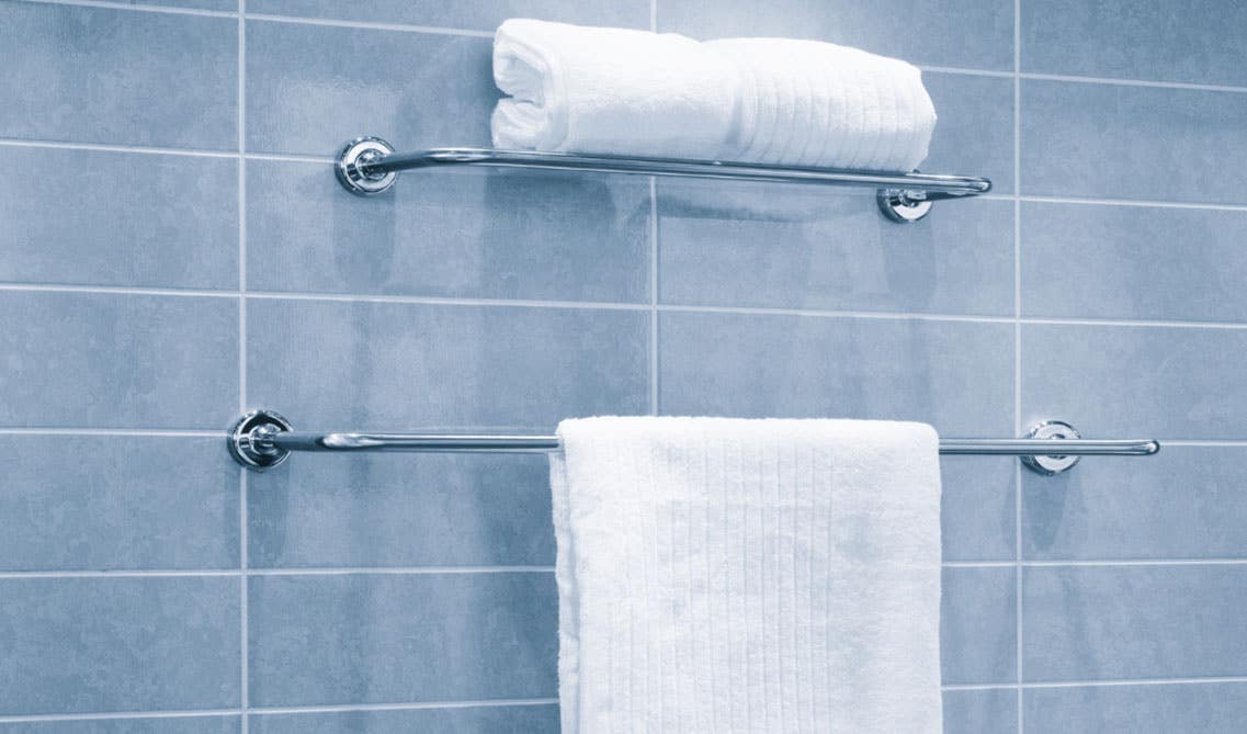 towel hanger with white towel