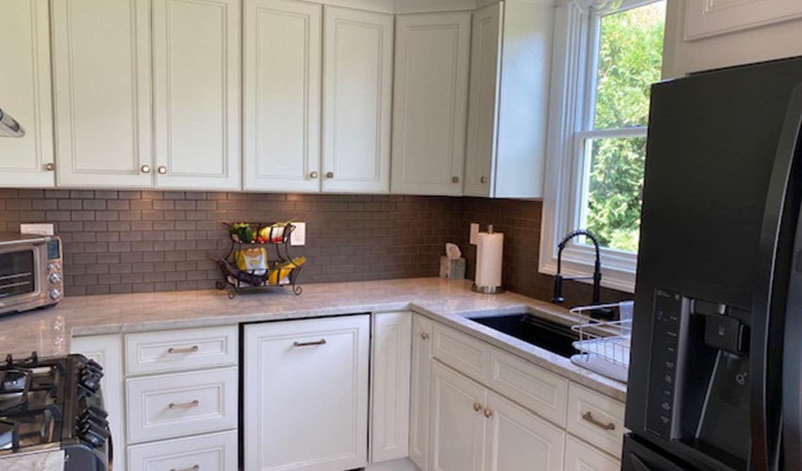 Darker backsplash with white cabinets