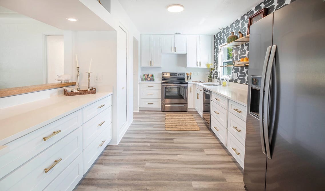 White shaker cabinet with gold hardware