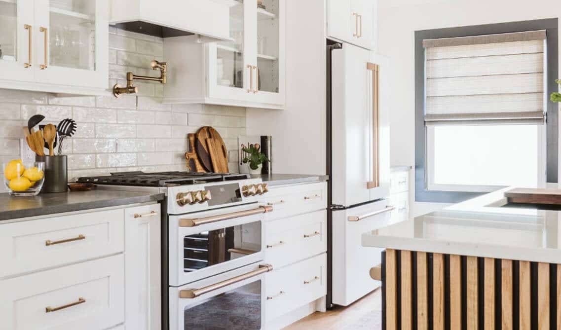 white modern kitchen cabinets