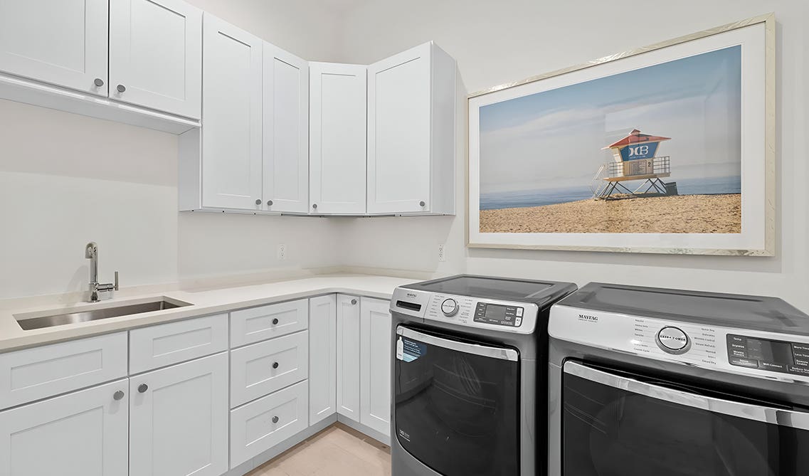 Colorado_white_shaker_Laundry_room_cabinets