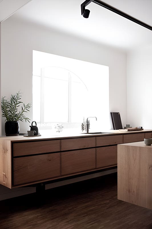 Floating cabinet