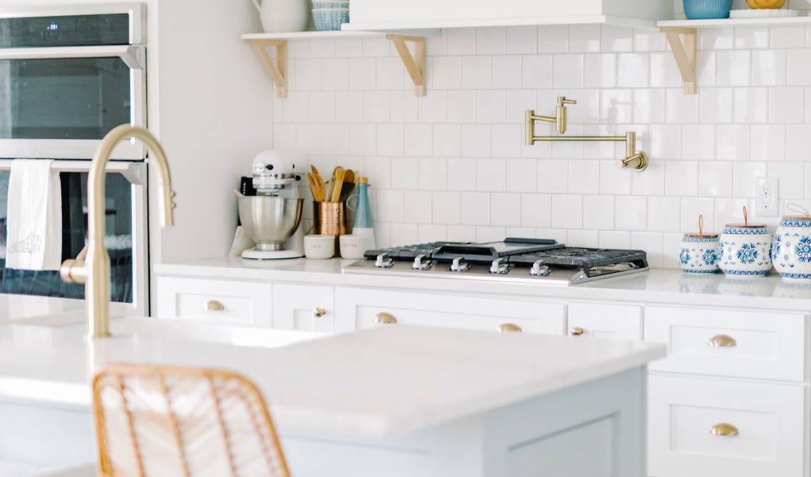 White_Shaker_Cabinets_with_Brass_Hardware